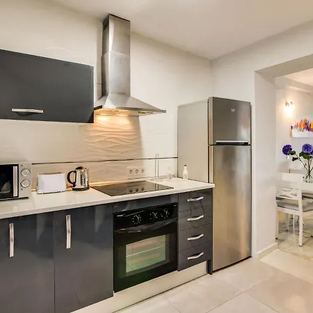 Modern In Artola With Swimming Pool Hébergement de vacances