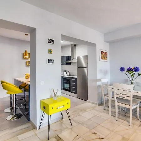 Modern In Artola With Swimming Pool Hébergement de vacances